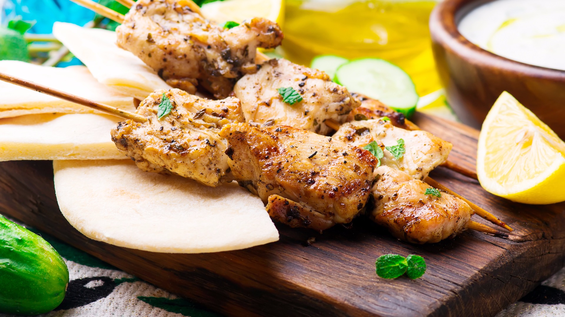Chicken souvlaki with dill tzatziki | Heart and Stroke Foundation