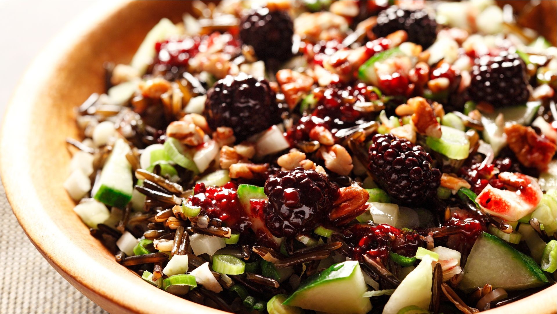Crunchy wild rice salad with blackberry dressing | Heart and Stroke Foundation