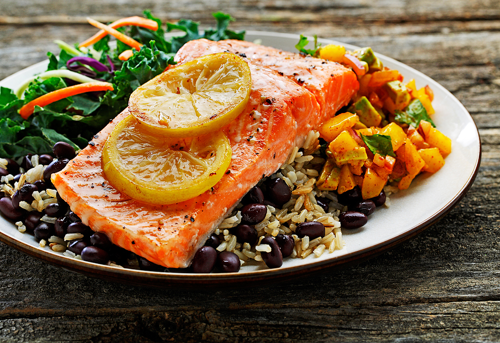 Roasted trout with avocado-mango salsa | Heart and Stroke Foundation
