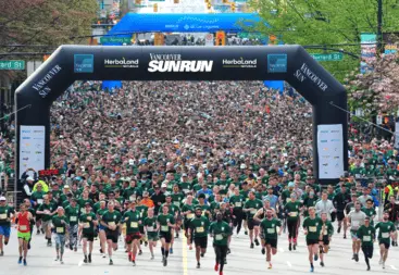 A huge crowd at the start line of the Vancouver Sun Run