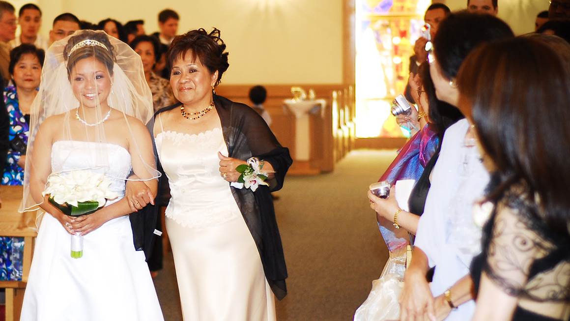 Heart disease took her mom’s life, but Kim will always cherish the moment Tina walked her down the aisle. 