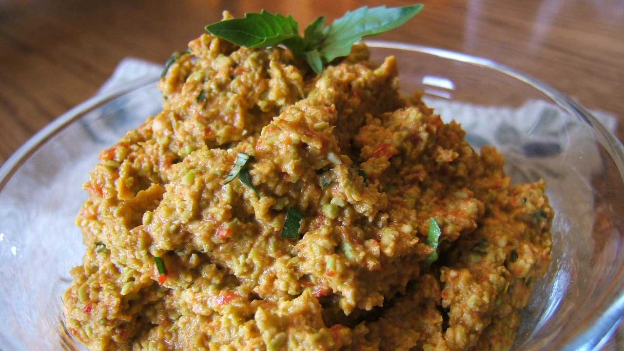  Edamame and roasted red pepper spread in a glass bowl