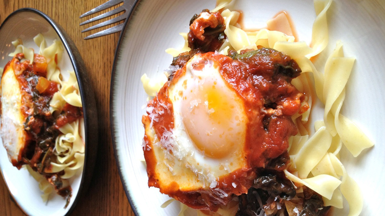 Italian spinach baked eggs on noodles