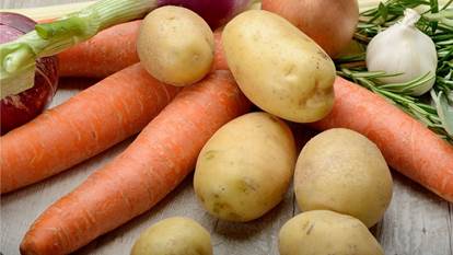 Raw carrots, potatoes and garlic 