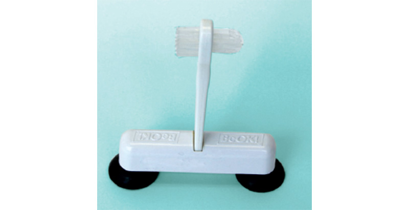 Denture brush on suction cups