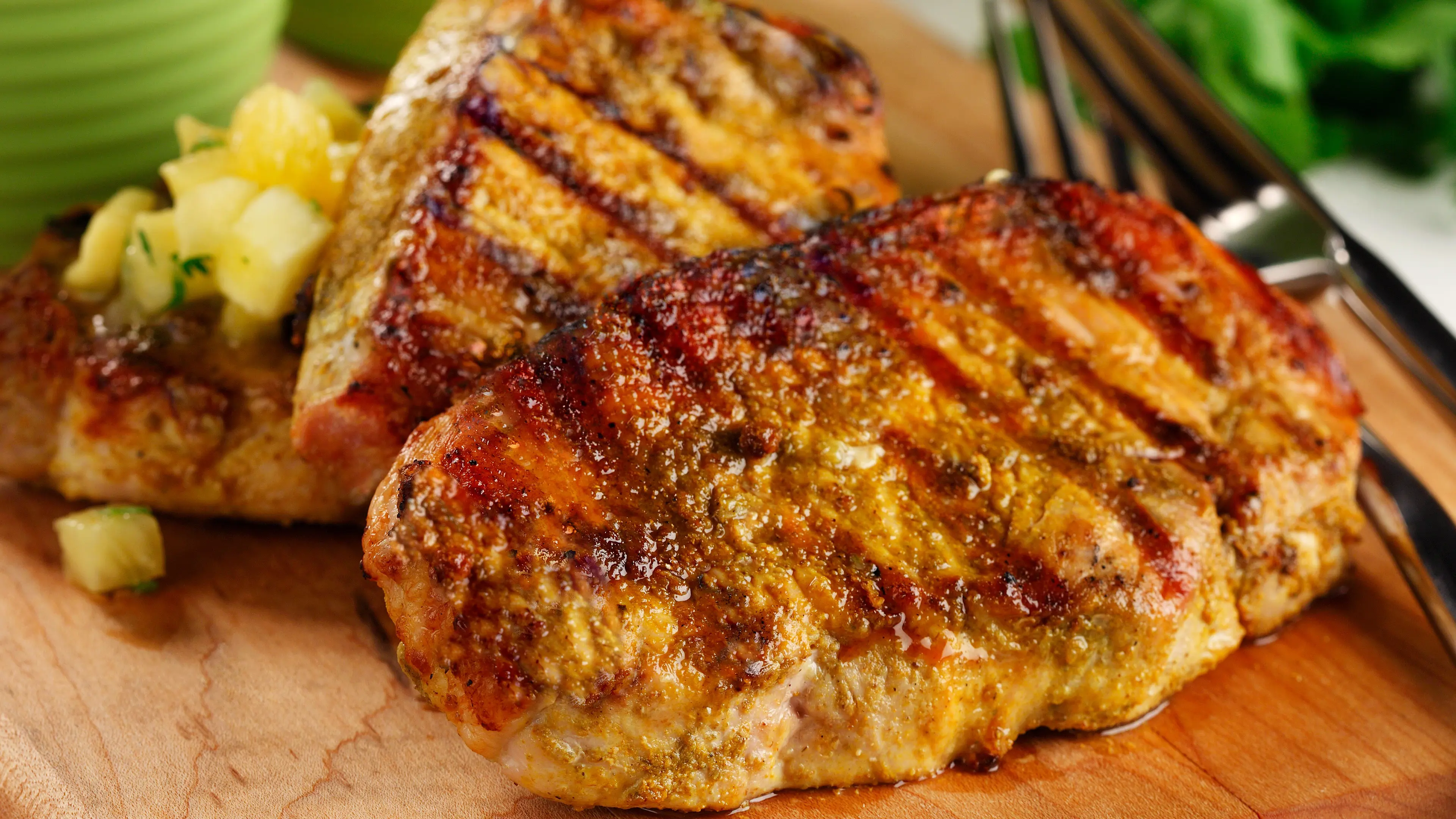 Caribbean grilled pork with tropical salsa | Heart and Stroke Foundation