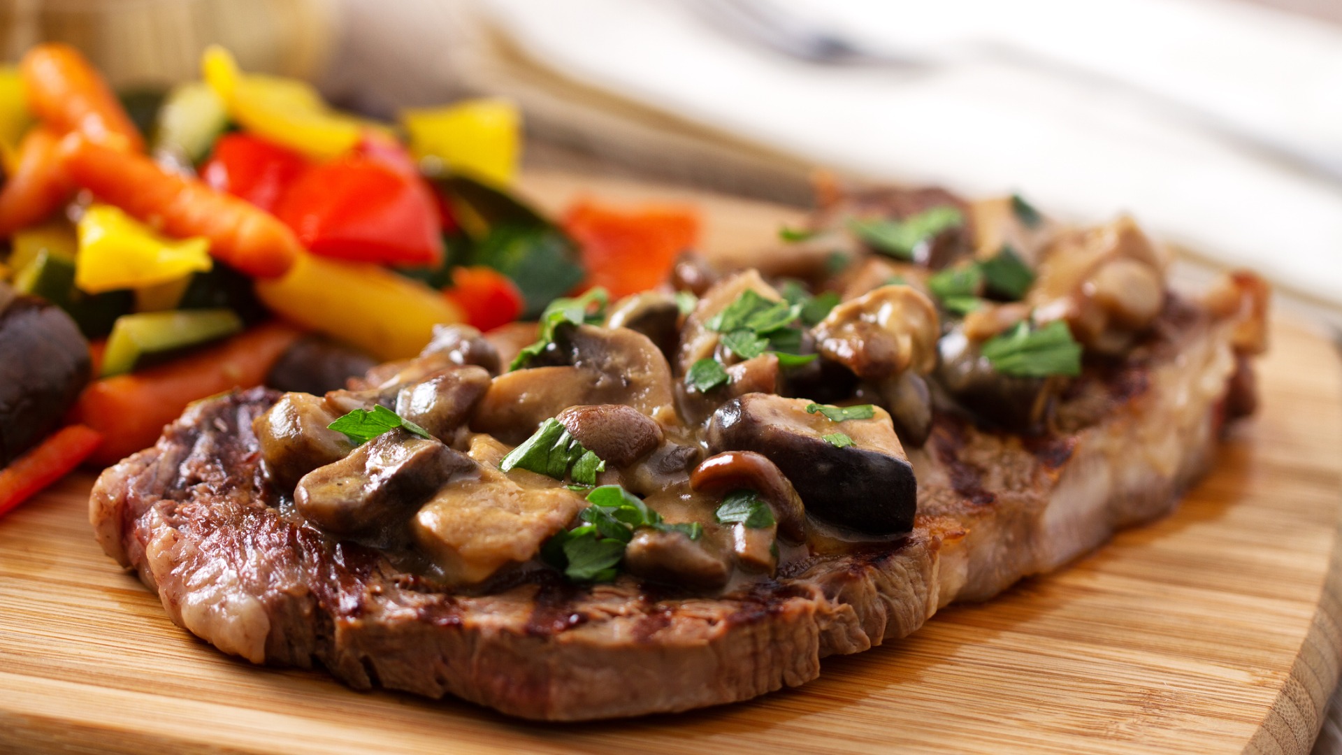 Garlic herb steaks | Heart and Stroke Foundation