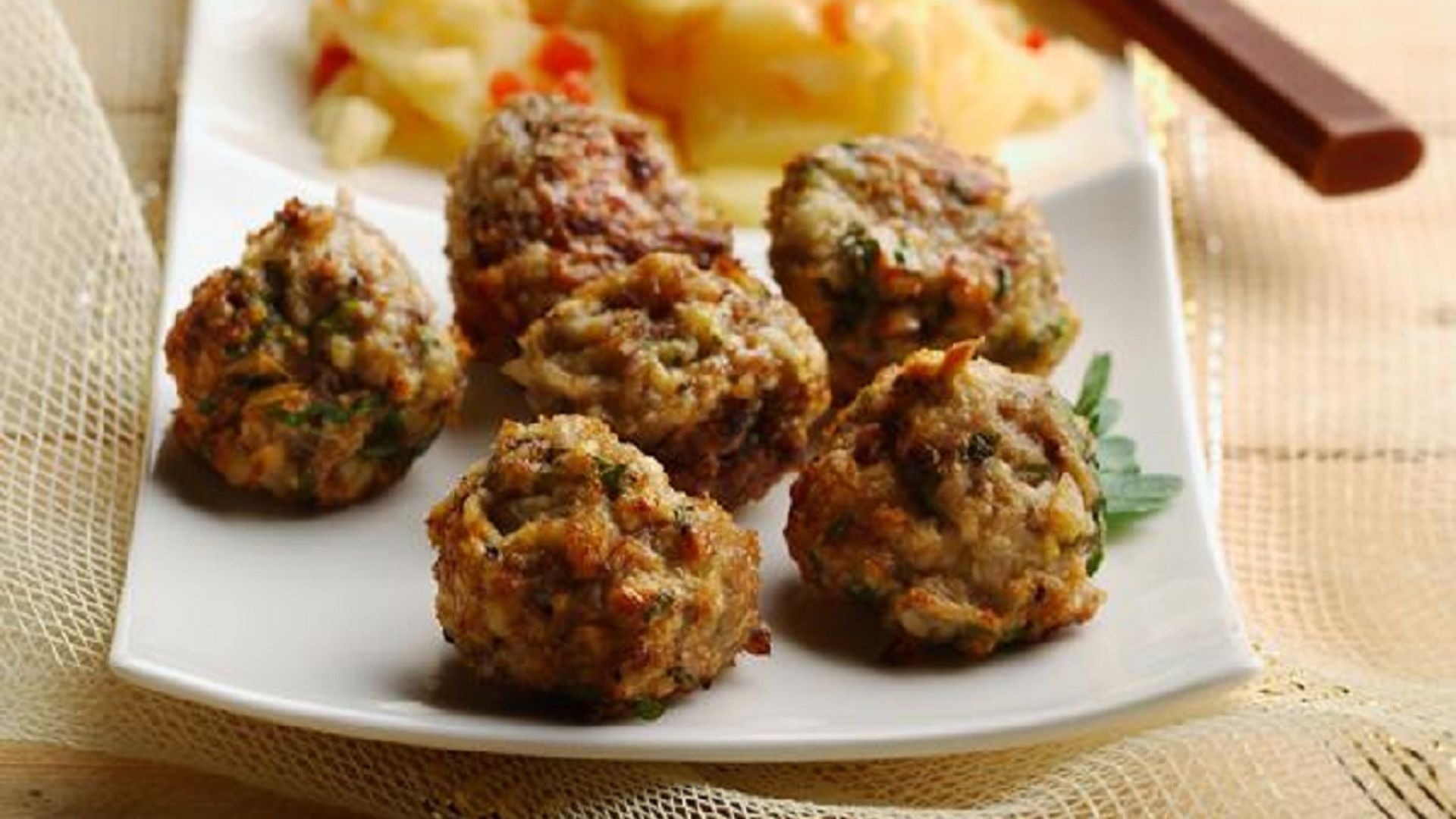 Turkey meatballs with braised apples | Heart and Stroke Foundation