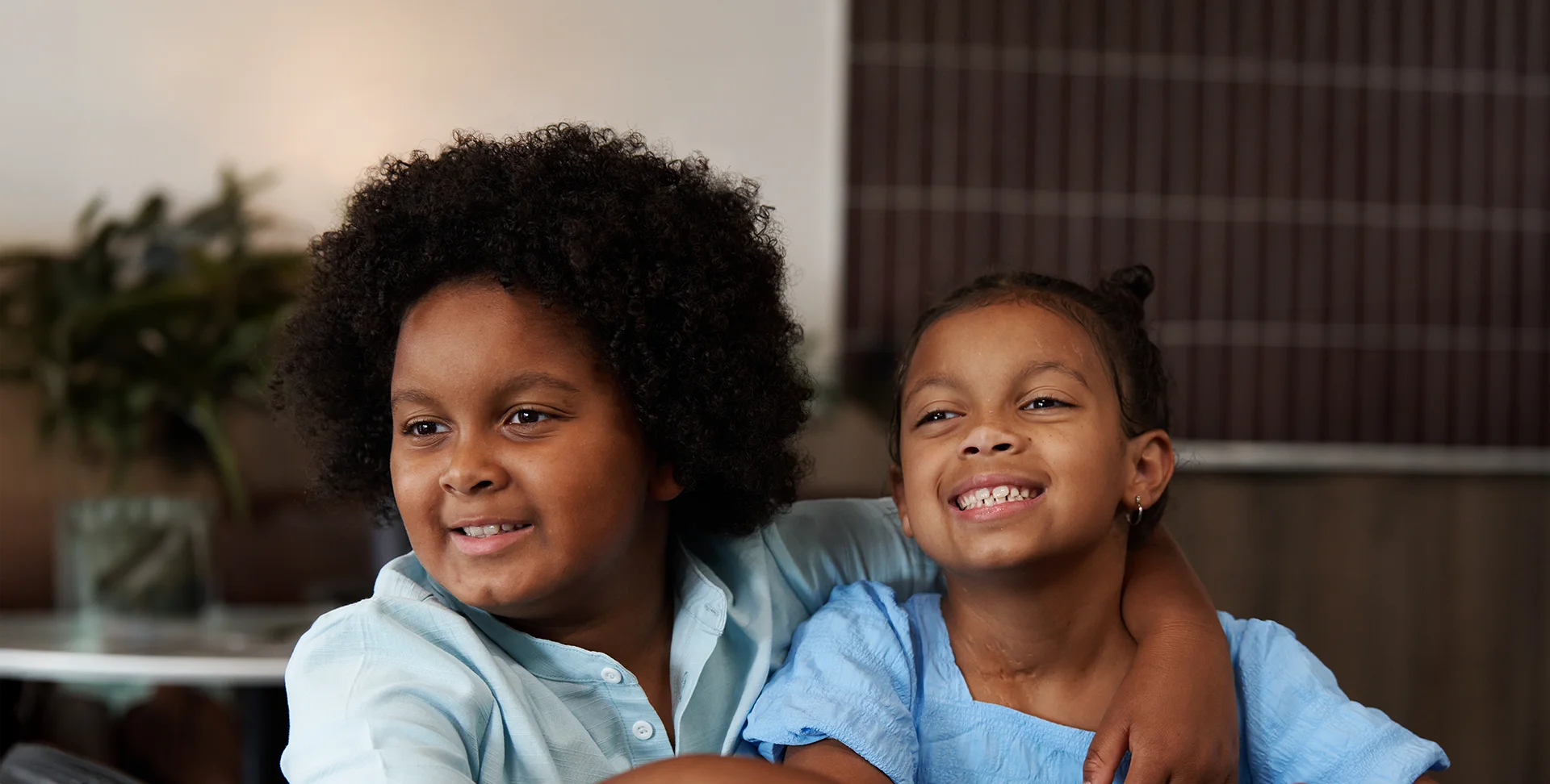 Nora with her twin brother, Koa.