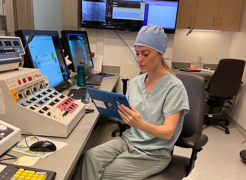 Dr. Joza working in her lab
