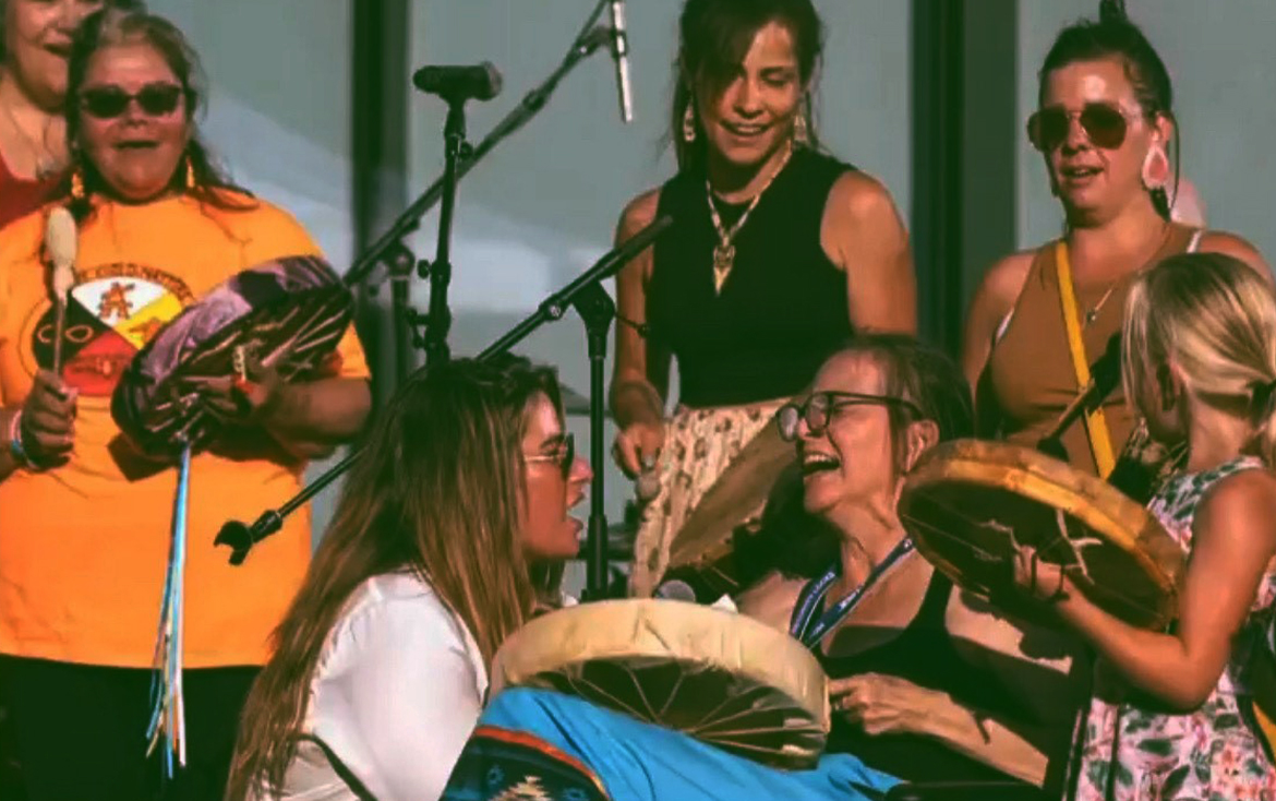 Shawnee and Lynne performs at a festival